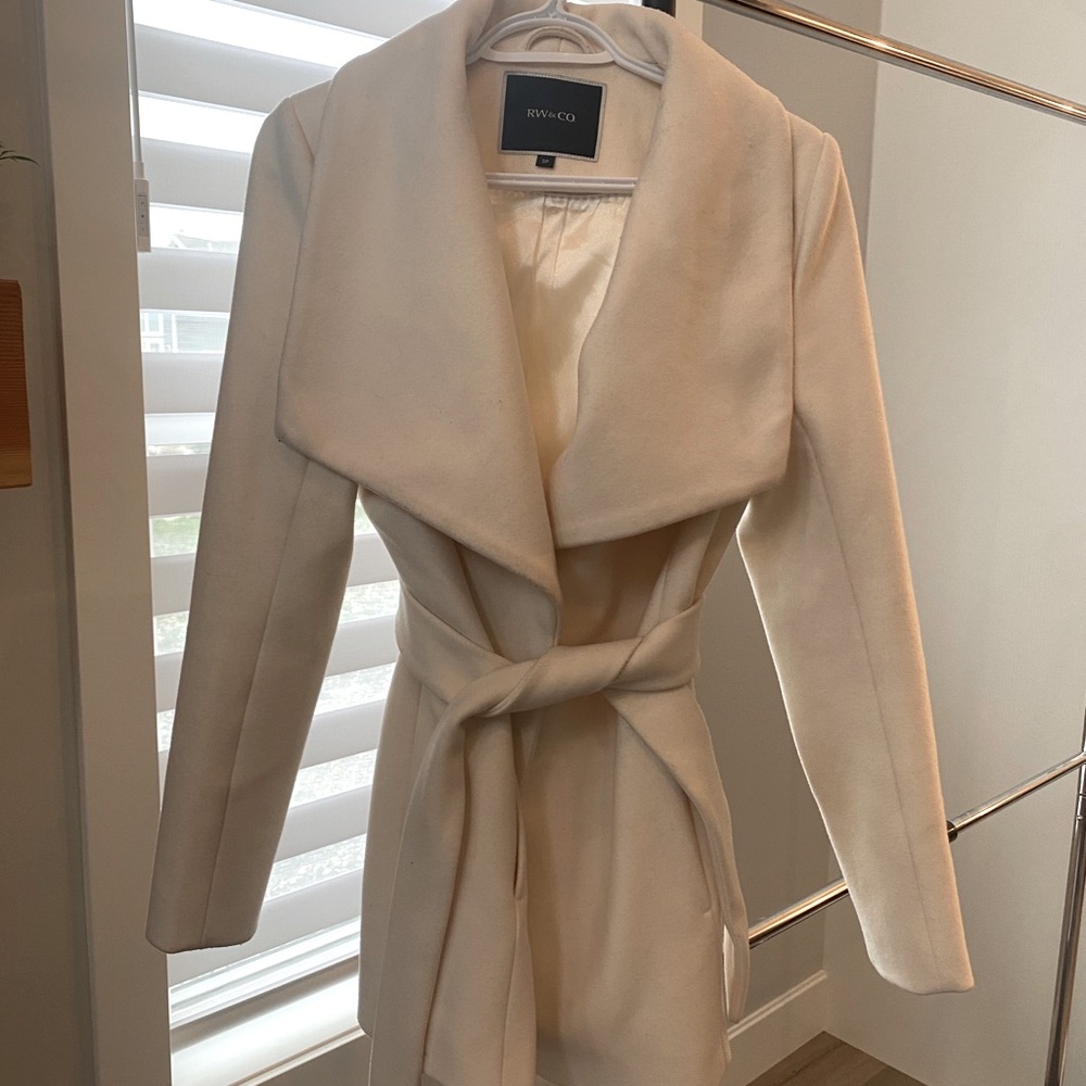 Cream color coat. Gorgeous!